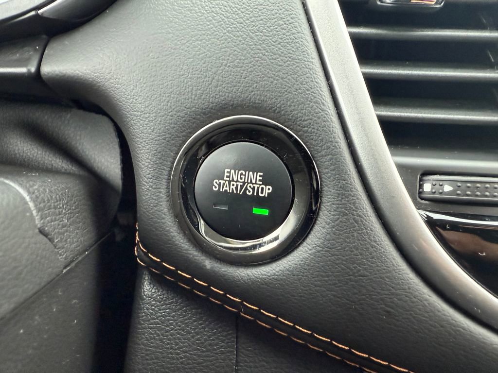 Used 2022 Chevrolet Trax LT w/ LT Convenience Package image 24