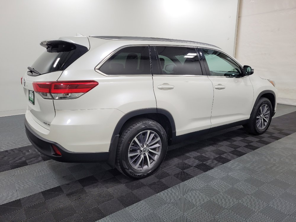 Used 2019 Toyota Highlander XLE image 10