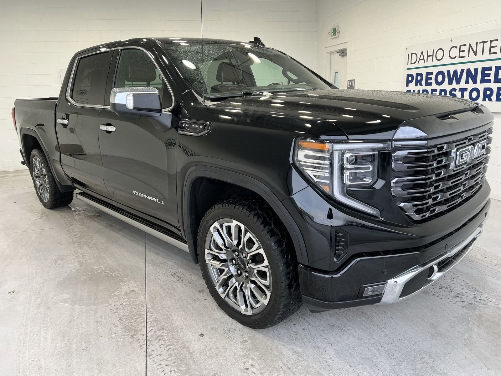 Used 2024 GMC Sierra 1500 Denali Ultimate image 2