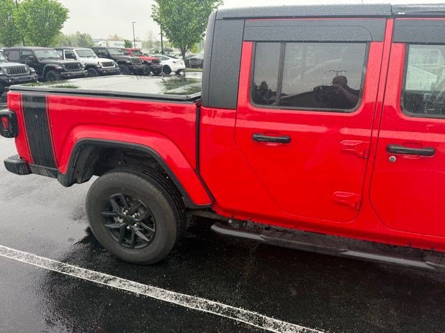 Used 2022 Jeep Gladiator Sport AWD/4WD image 23