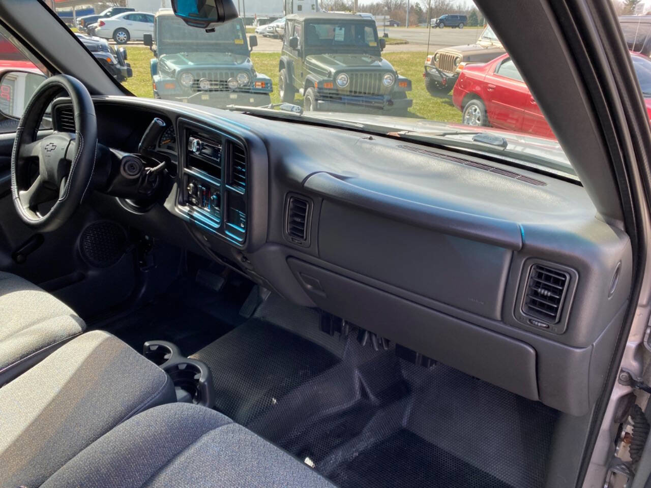 Used 2004 Chevrolet Silverado 1500 W/T image 29
