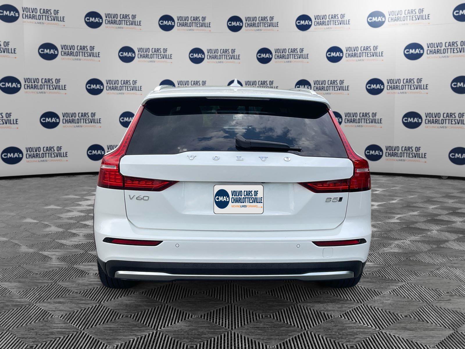 Certified 2024 Volvo V60 B5 Cross Country Plus AWD/4WD image 4