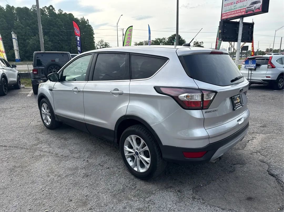 Used 2017 Ford Escape SE FWD image 7