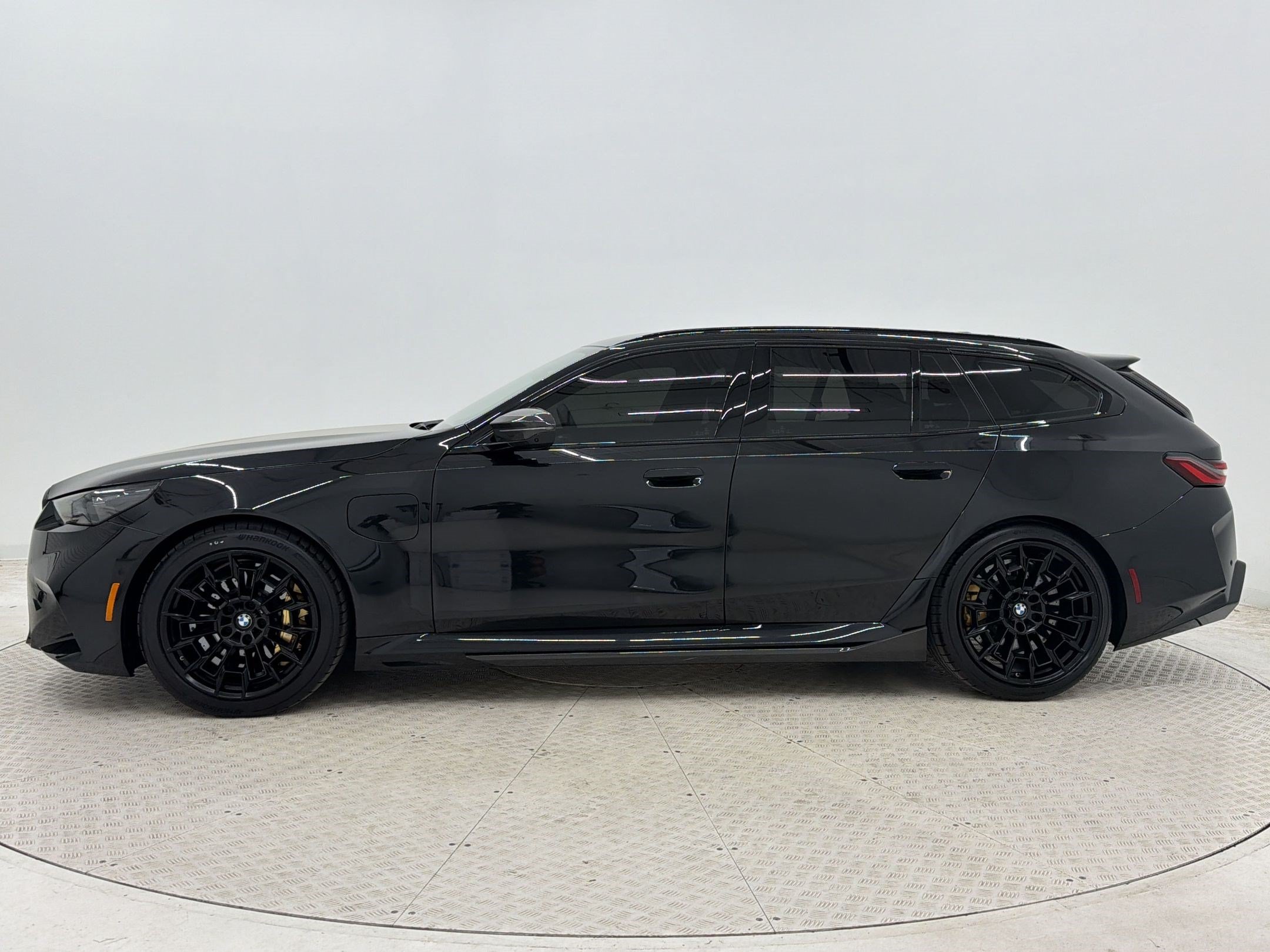Used 2025 BMW M5 Touring AWD/4WD image 2