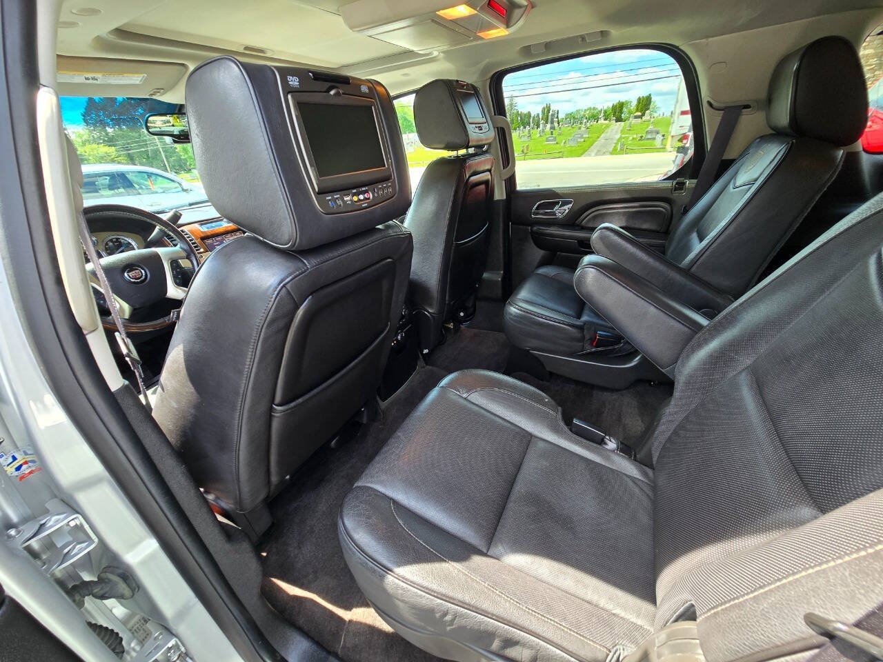 Used 2014 Cadillac Escalade Platinum AWD/4WD image 27