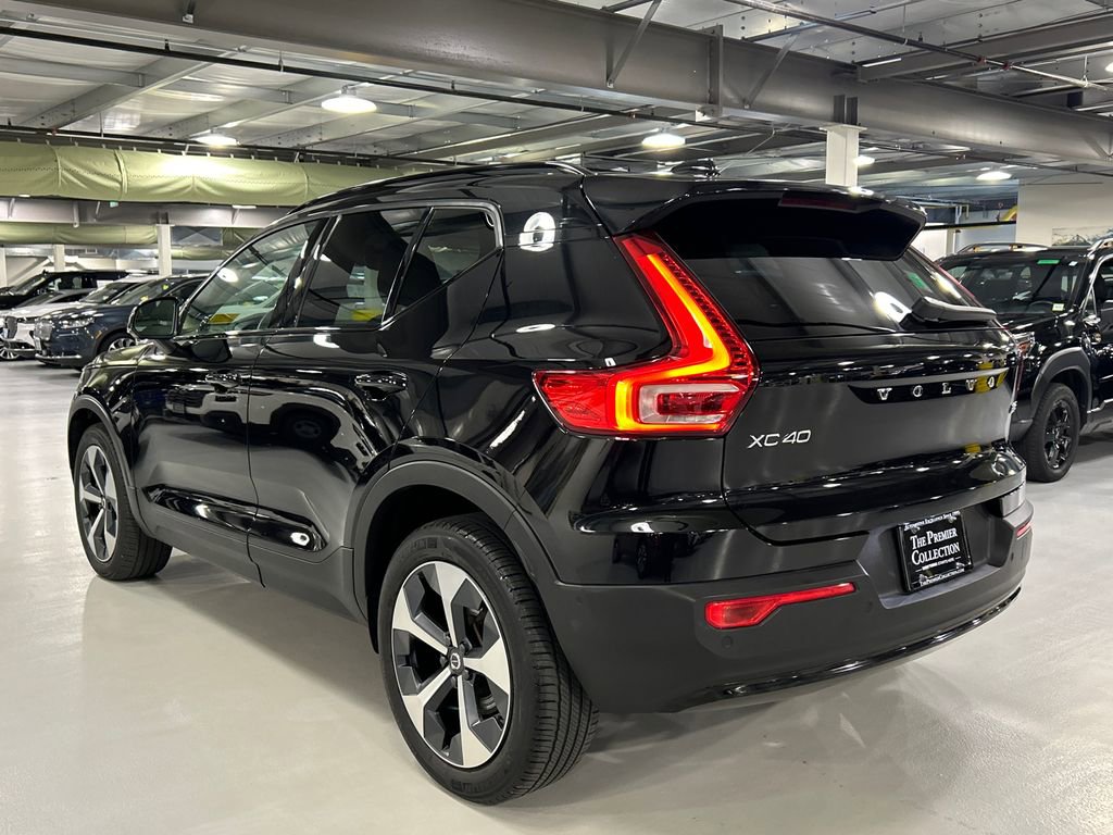 Used 2023 Volvo XC40 B5 Plus w/ Driver Assist Package AWD/4WD image 4