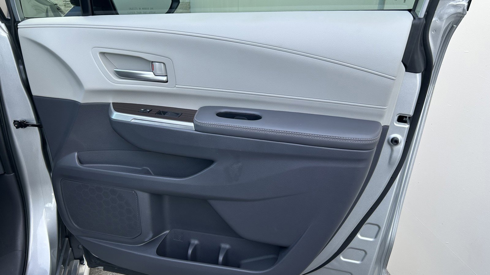 Used 2023 Toyota Sienna XLE FWD image 15