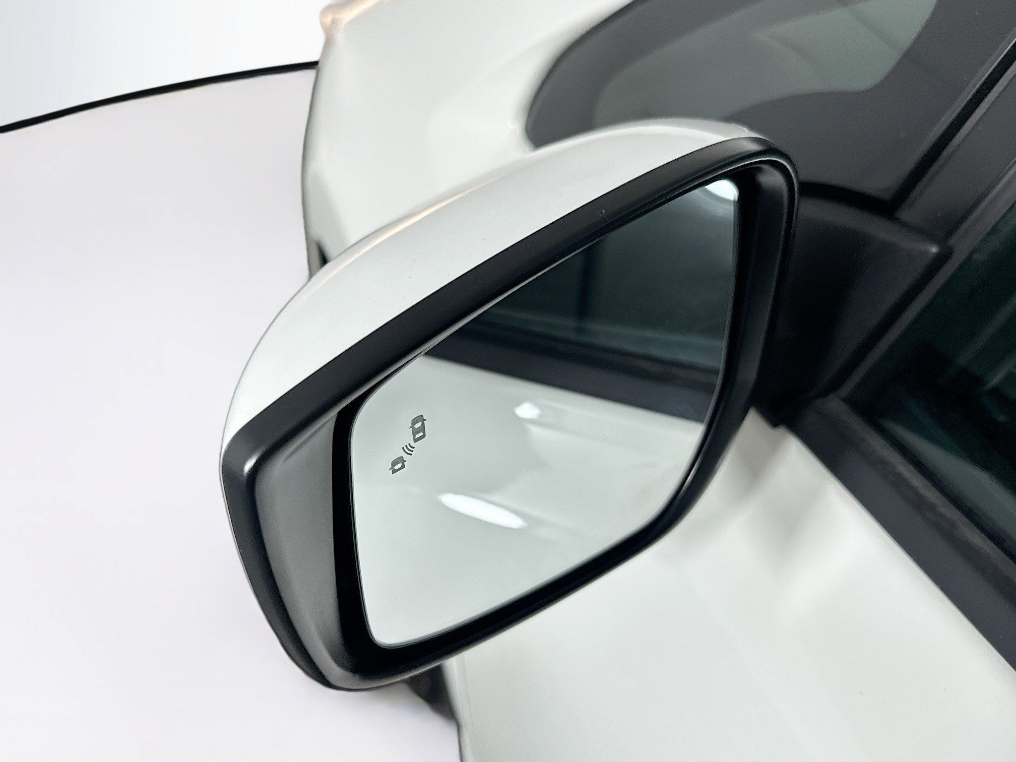 Used 2025 Nissan Leaf S image 16