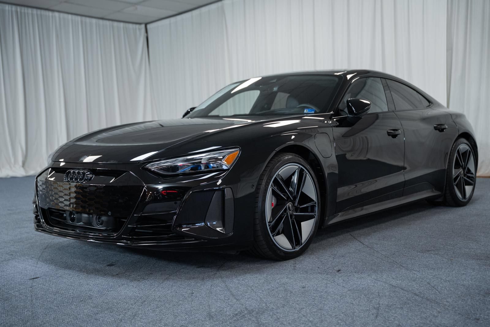 Used 2024 Audi RS e-tron GT w/ Carbon Performance Package AWD/4WD image 2