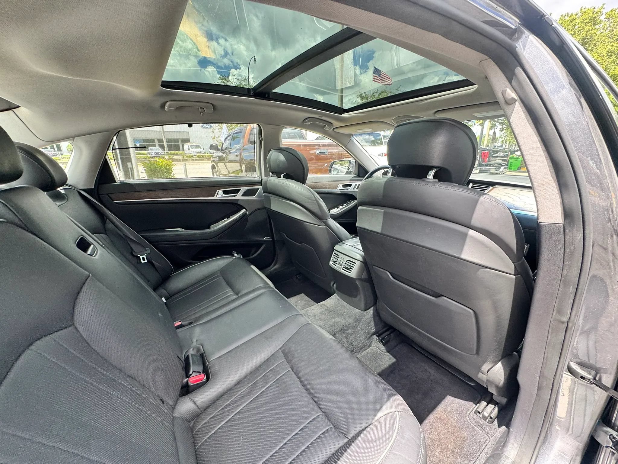 Used 2015 Hyundai Genesis 5.0 RWD image 21