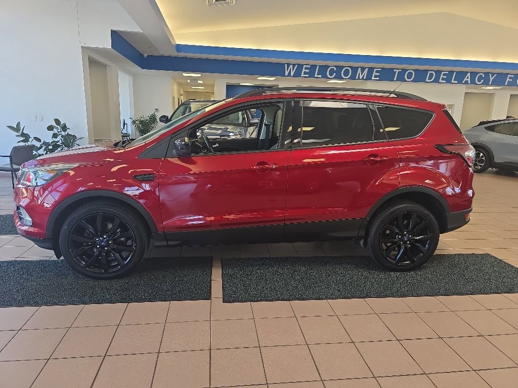 Used 2017 Ford Escape SE w/ Equipment Group 201A AWD/4WD image 3