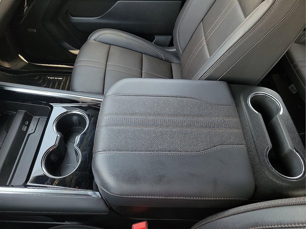 Used 2025 Chevrolet Tahoe High Country AWD/4WD image 20