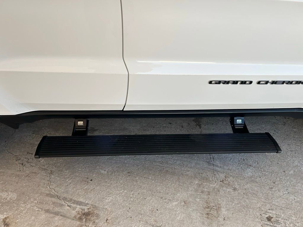 Used 2019 Jeep Grand Cherokee Limited image 18