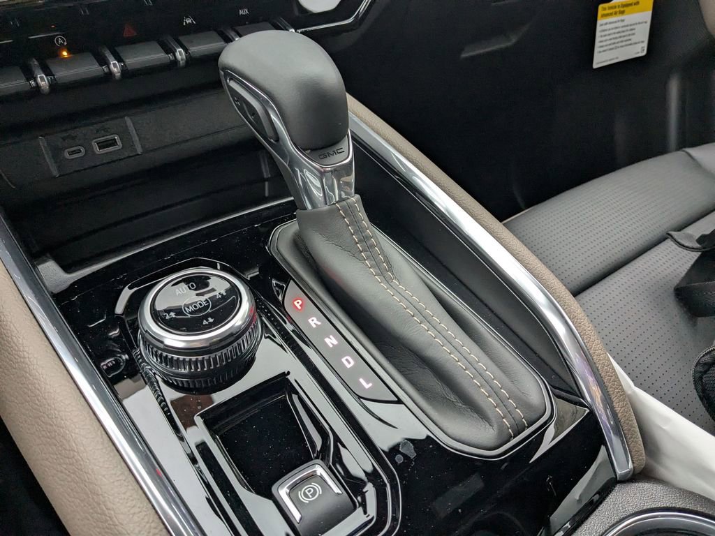 New 2026 GMC Canyon Denali w/ LPO, Denali Black Edition image 16