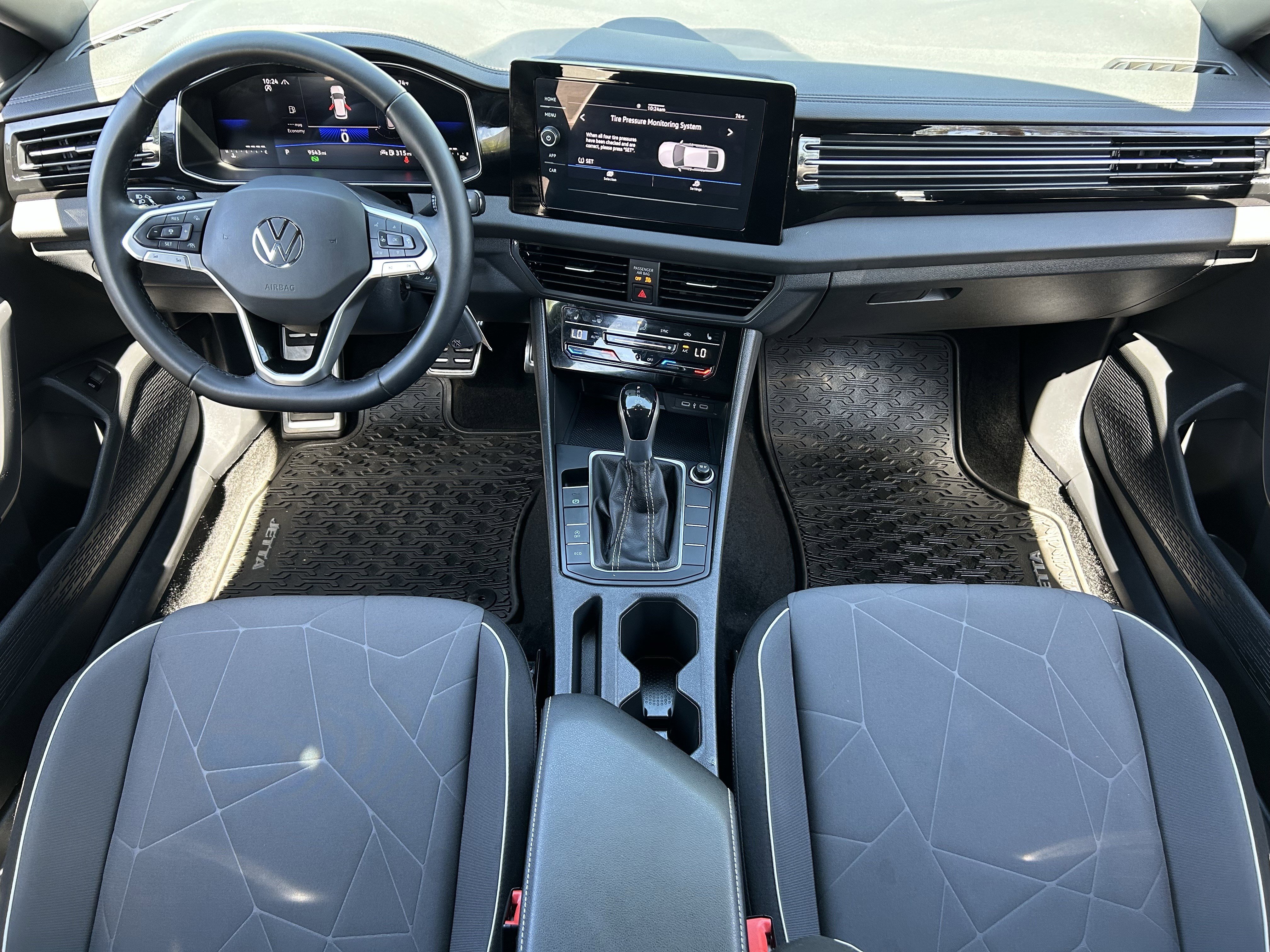 Used 2025 Volkswagen Jetta Sport image 13