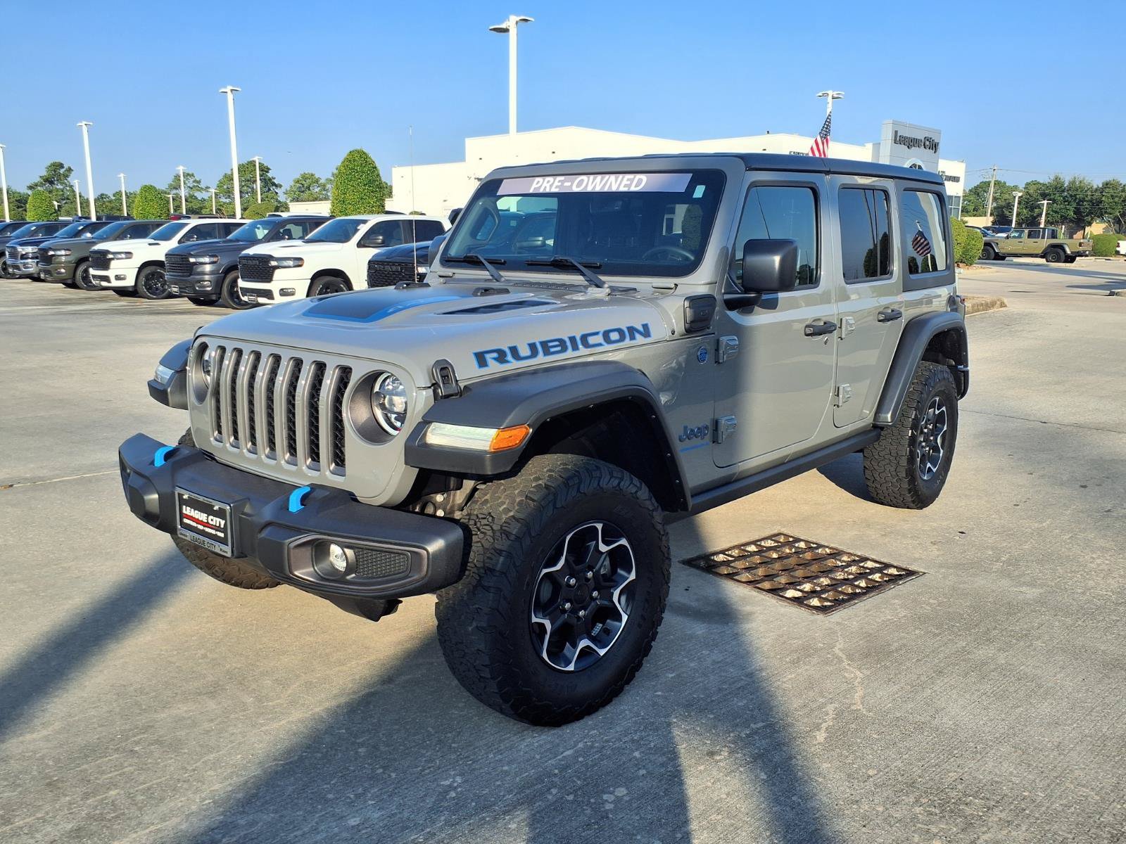 Used 2023 Jeep Wrangler Unlimited Rubicon 4xe w/ Cold Weather Group AWD/4WD image 3