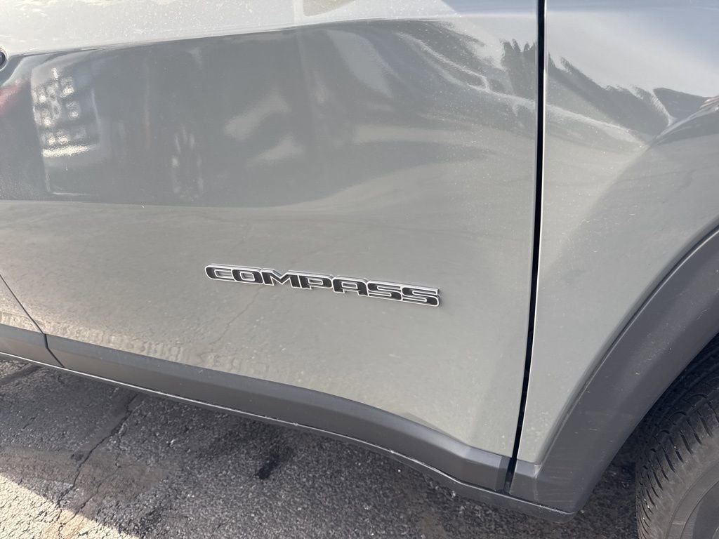 Used 2023 Jeep Compass Latitude AWD/4WD image 17