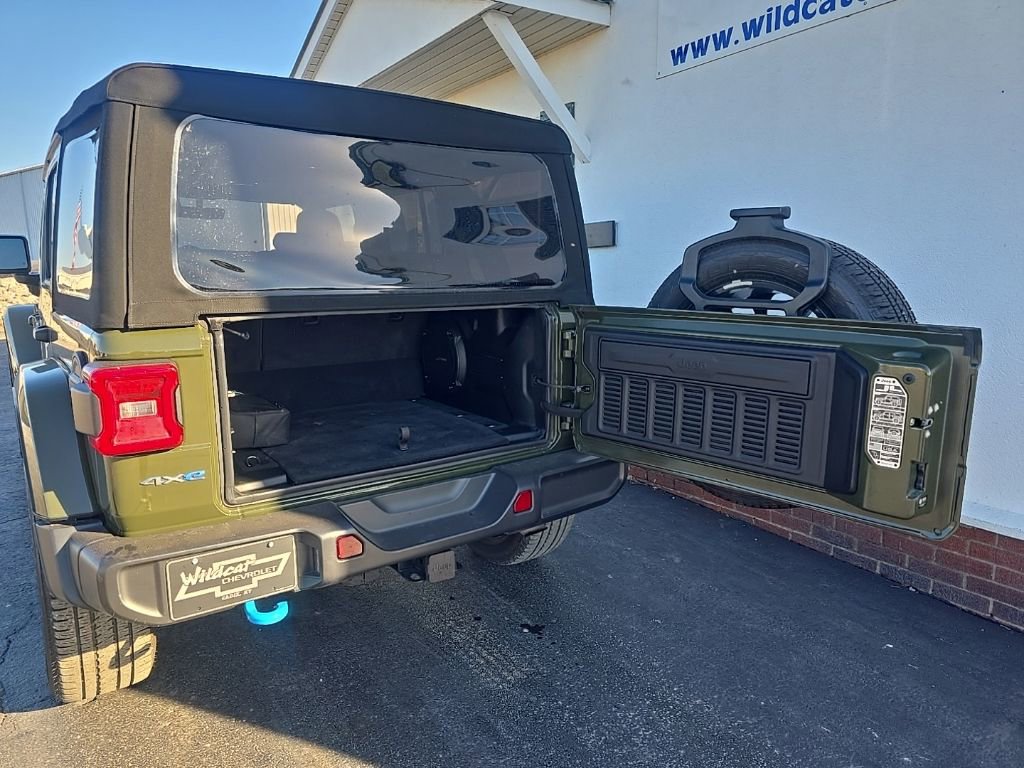 Used 2023 Jeep Wrangler Unlimited Sahara w/ Cold Weather Group image 18