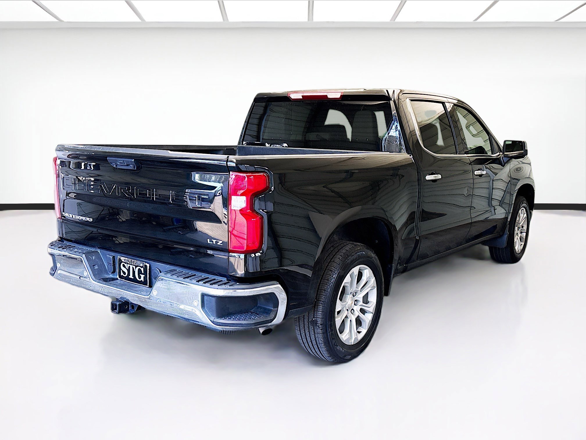 Used 2023 Chevrolet Silverado 1500 LTZ AWD/4WD image 4