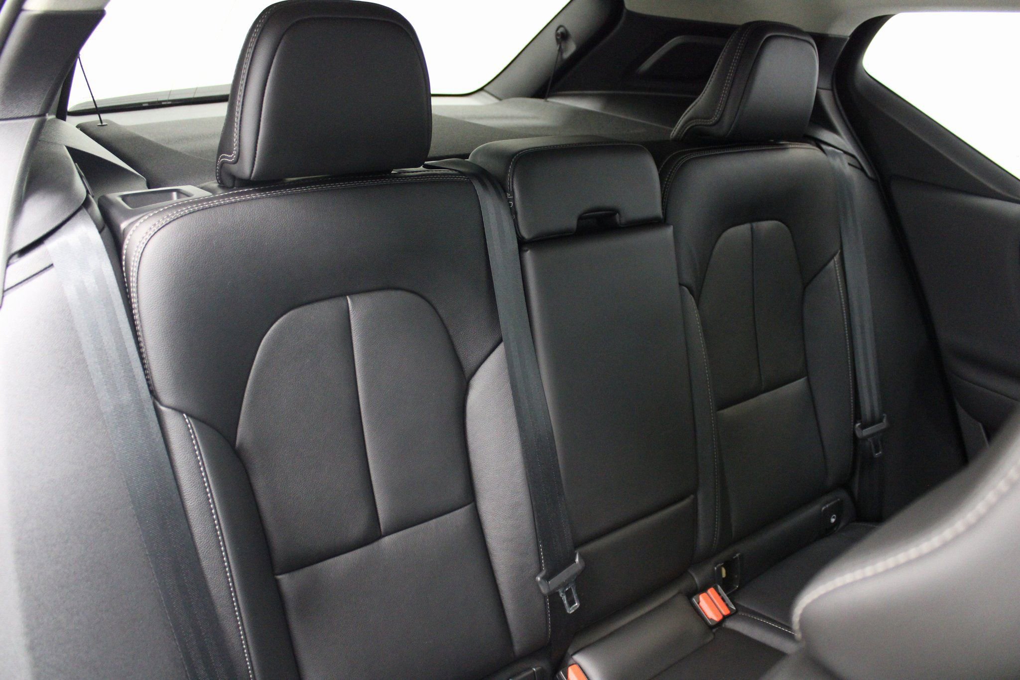 Used 2021 Volvo XC40 T5 Momentum image 29