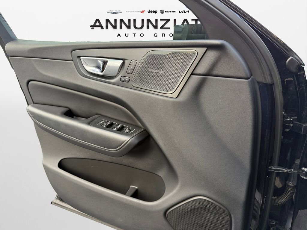 Used 2023 Volvo XC60 B6 Ultimate w/ Protection Package Premier image 28