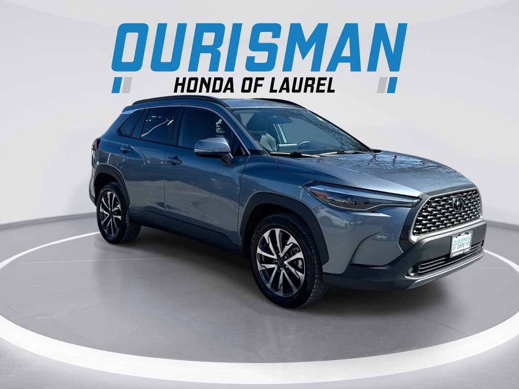 Used 2023 Toyota Corolla Cross XLE image 2