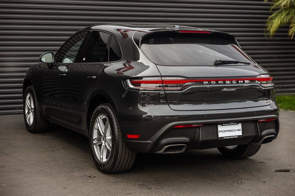Certified 2025 Porsche Macan image 3