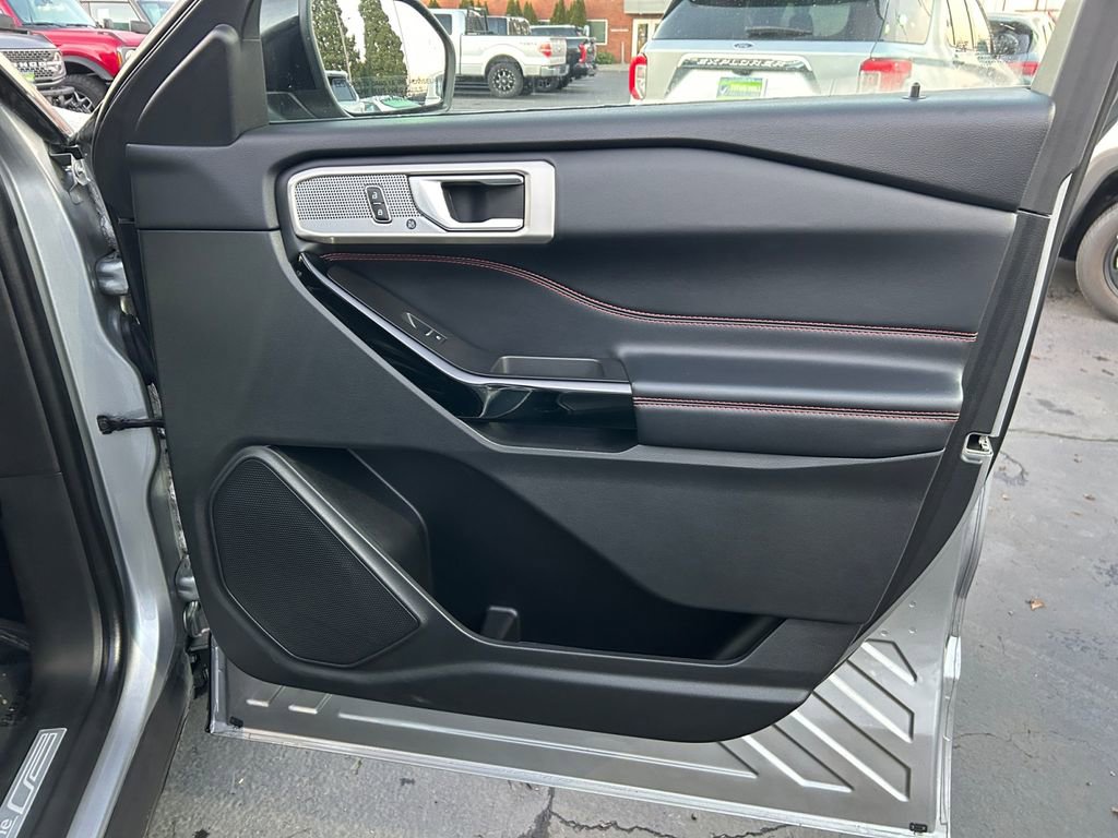 Used 2023 Ford Explorer ST-Line image 25