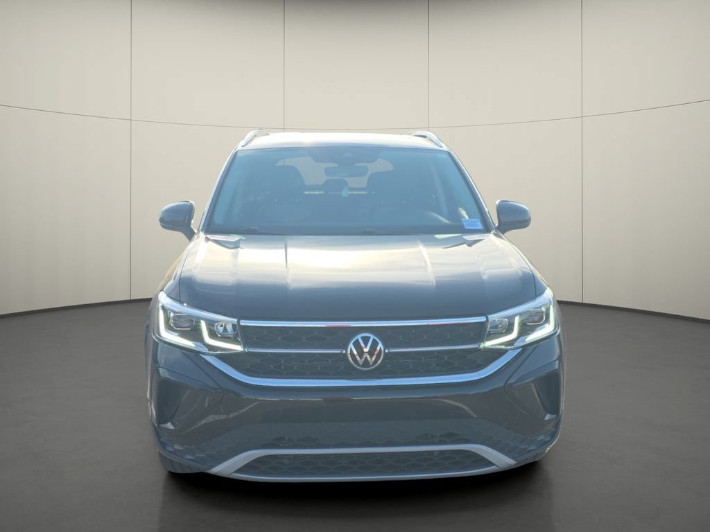 Used 2022 Volkswagen Taos SEL AWD/4WD image 2