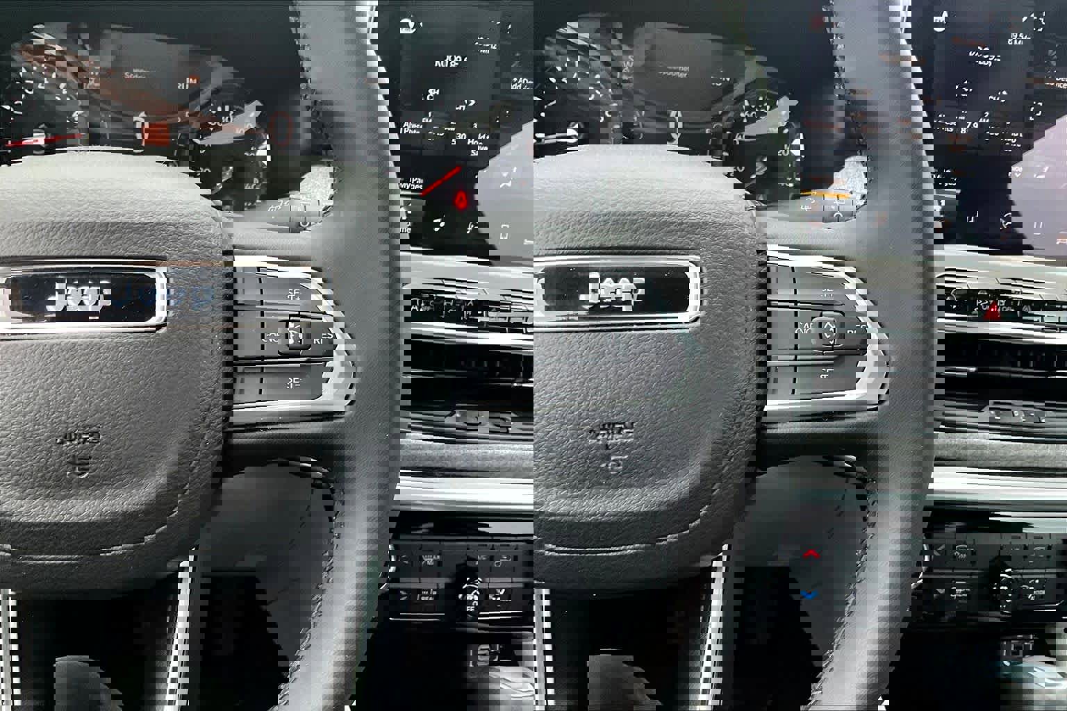 Used 2024 Jeep Compass Latitude image 32