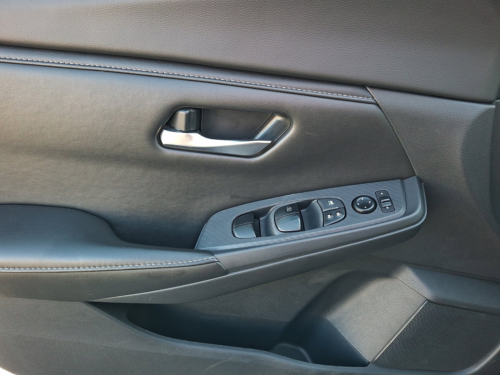 Used 2024 Nissan Sentra SV image 12
