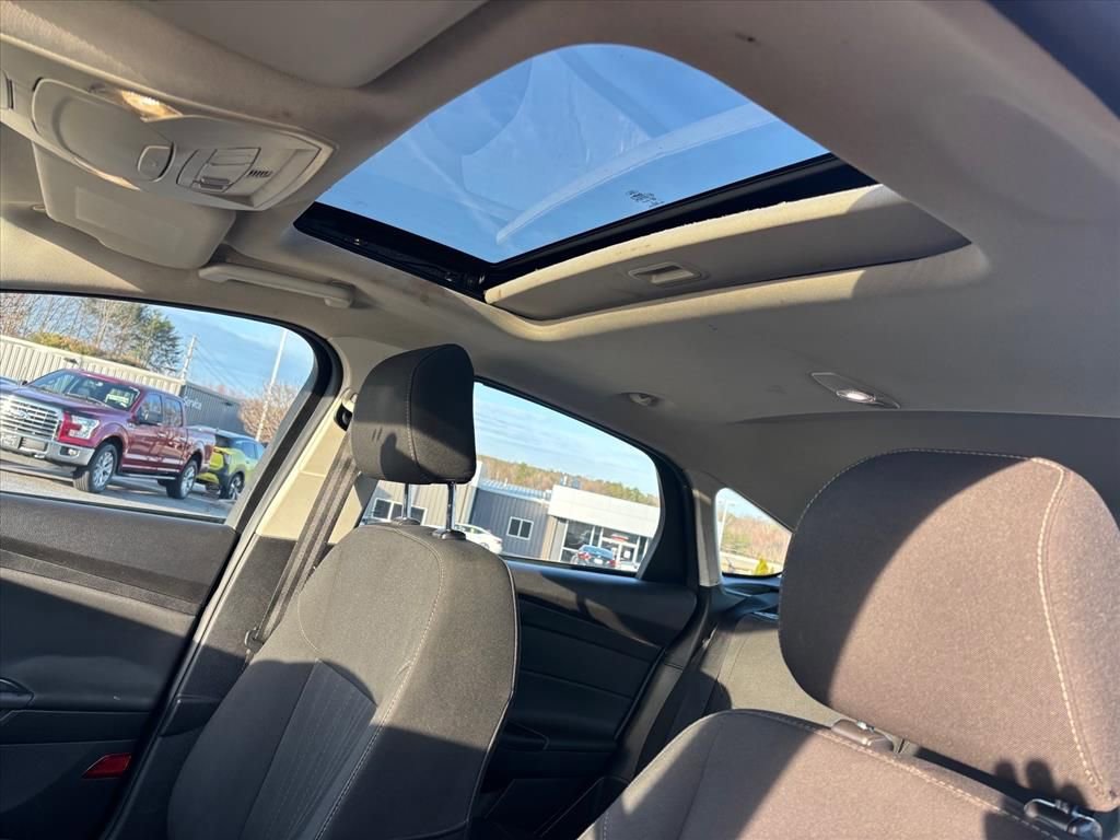 Used 2017 Ford Focus SEL image 7