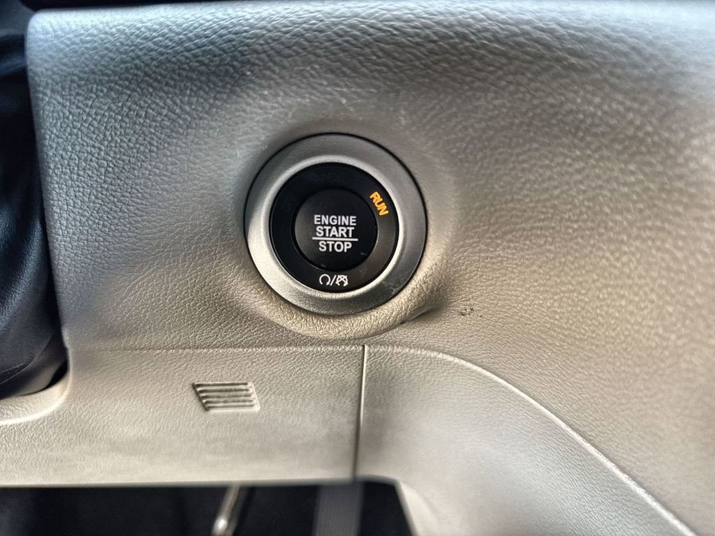Used 2024 Chrysler Voyager LX FWD image 8