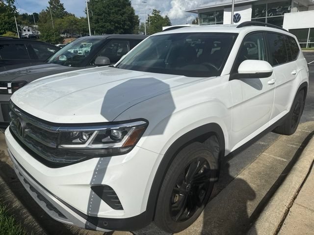 Certified 2023 Volkswagen Atlas SE w/ Black Wheel Package AWD/4WD image 12
