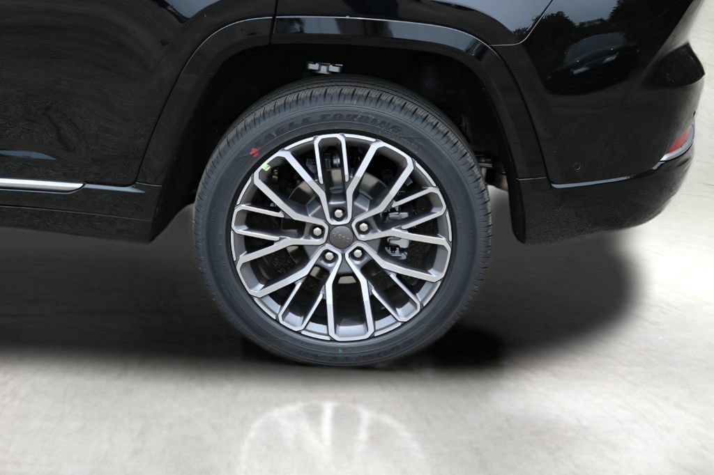 New 2026 Jeep Grand Cherokee Summit AWD/4WD image 9