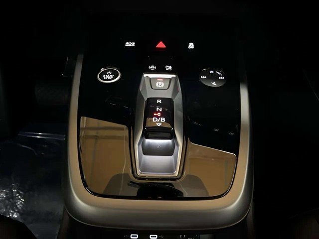 Used 2024 Audi Q4 e-tron Prestige image 61