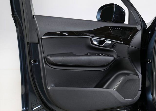 Used 2019 Volvo XC90 T5 Momentum w/ Multimedia Package image 28