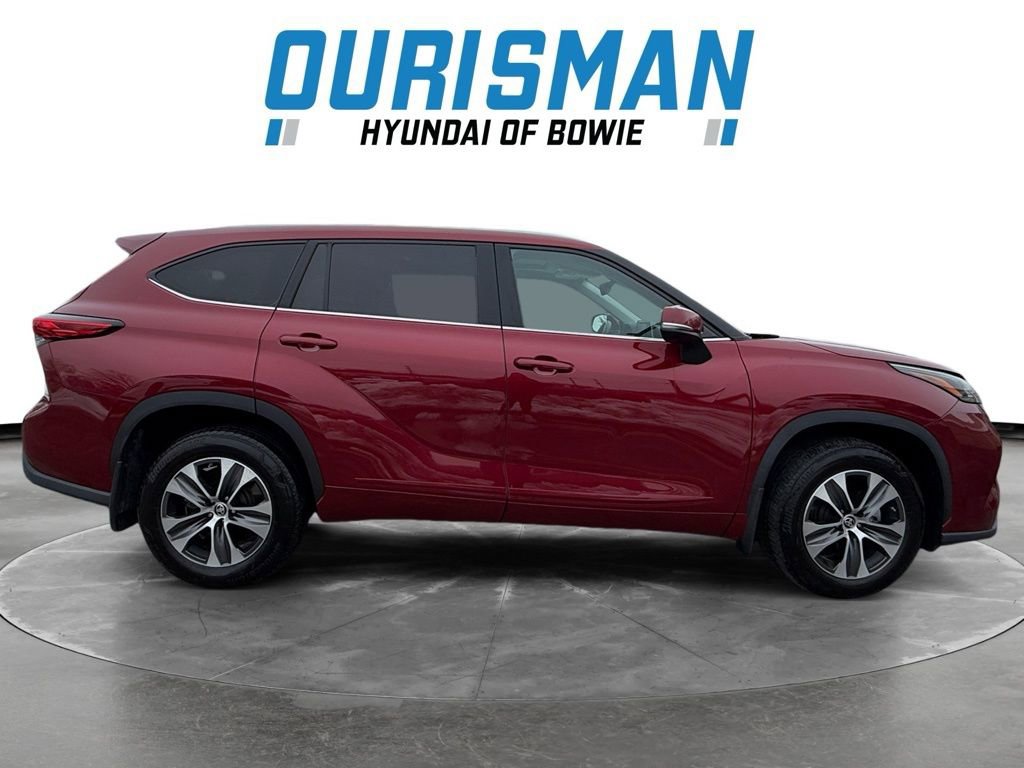 Used 2021 Toyota Highlander XLE image 2