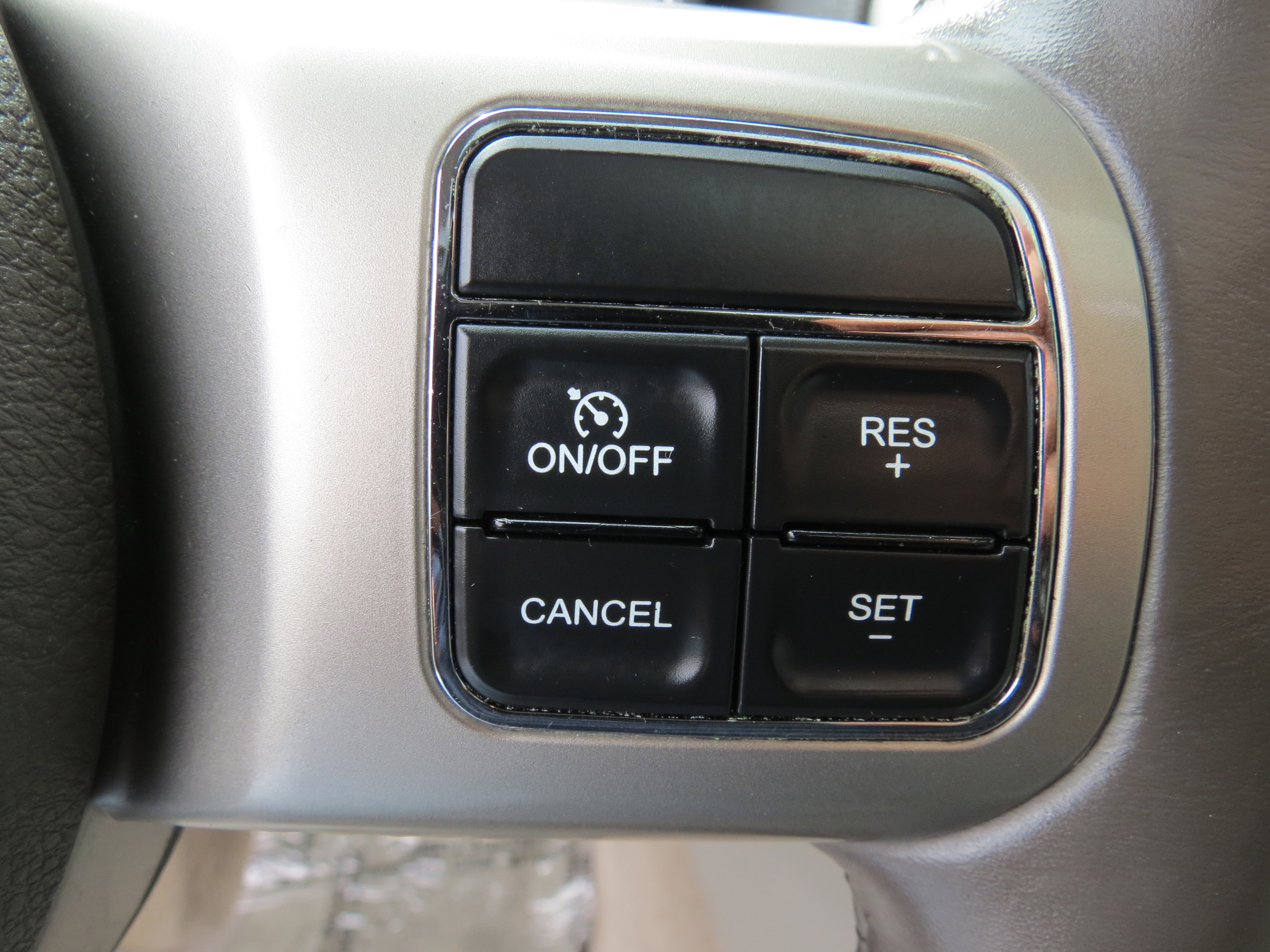 Used 2012 Jeep Grand Cherokee Laredo RWD image 15