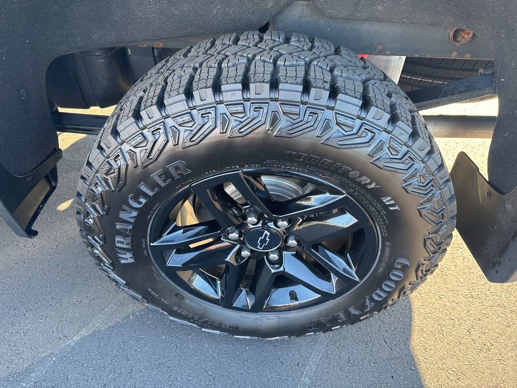 Used 2021 Chevrolet Silverado 1500 LT Trail Boss w/ LPO, Dark Essentials Package image 10