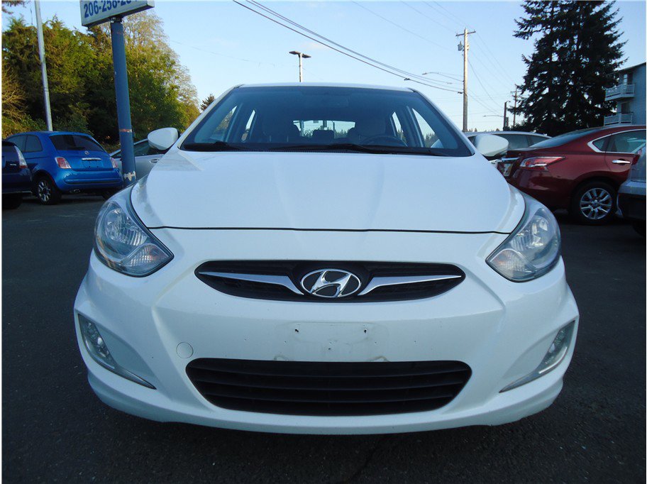 Used 2013 Hyundai Accent SE FWD image 3