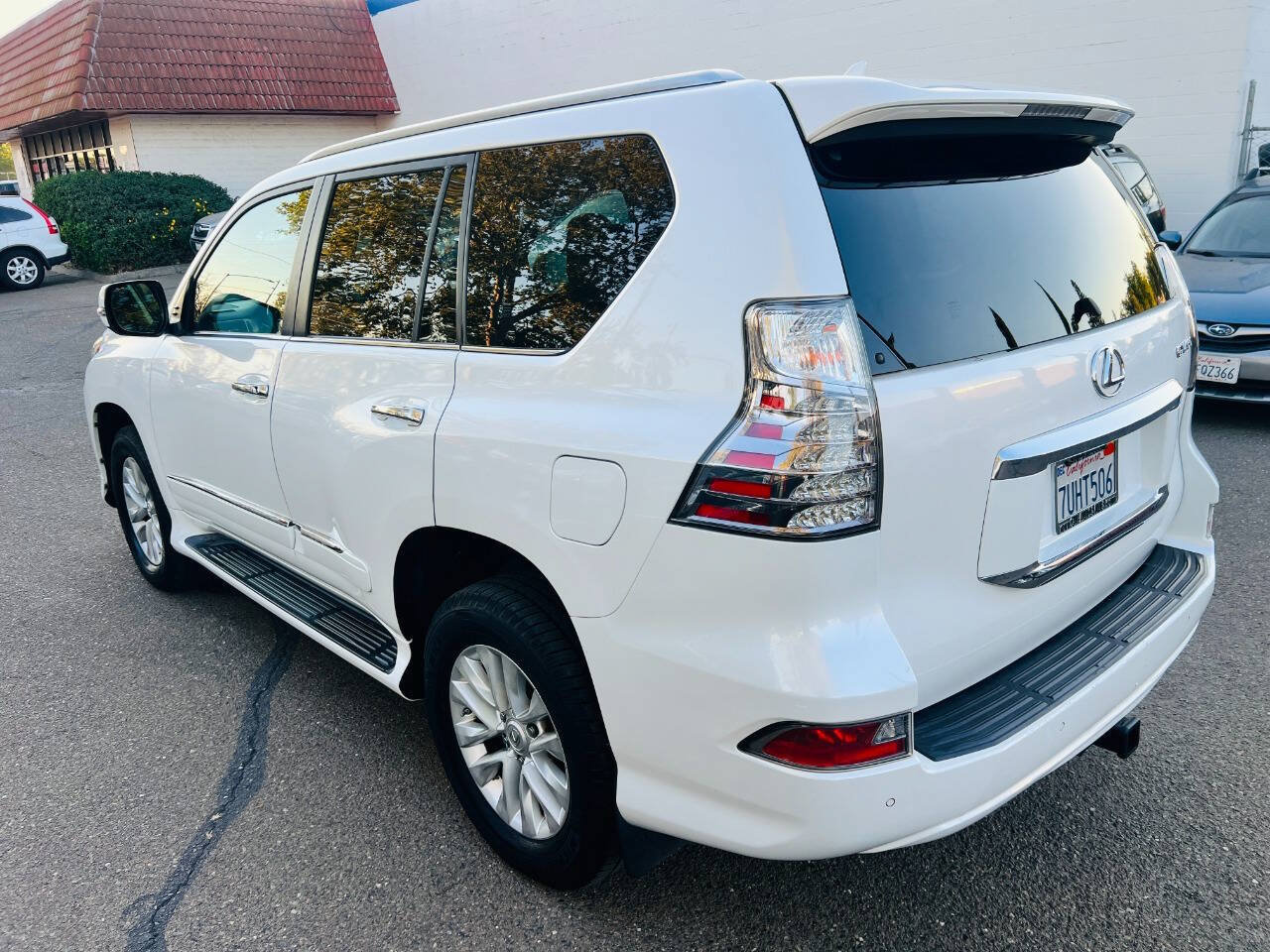 Used 2015 Lexus GX 460 w/ Premium Package AWD/4WD image 4