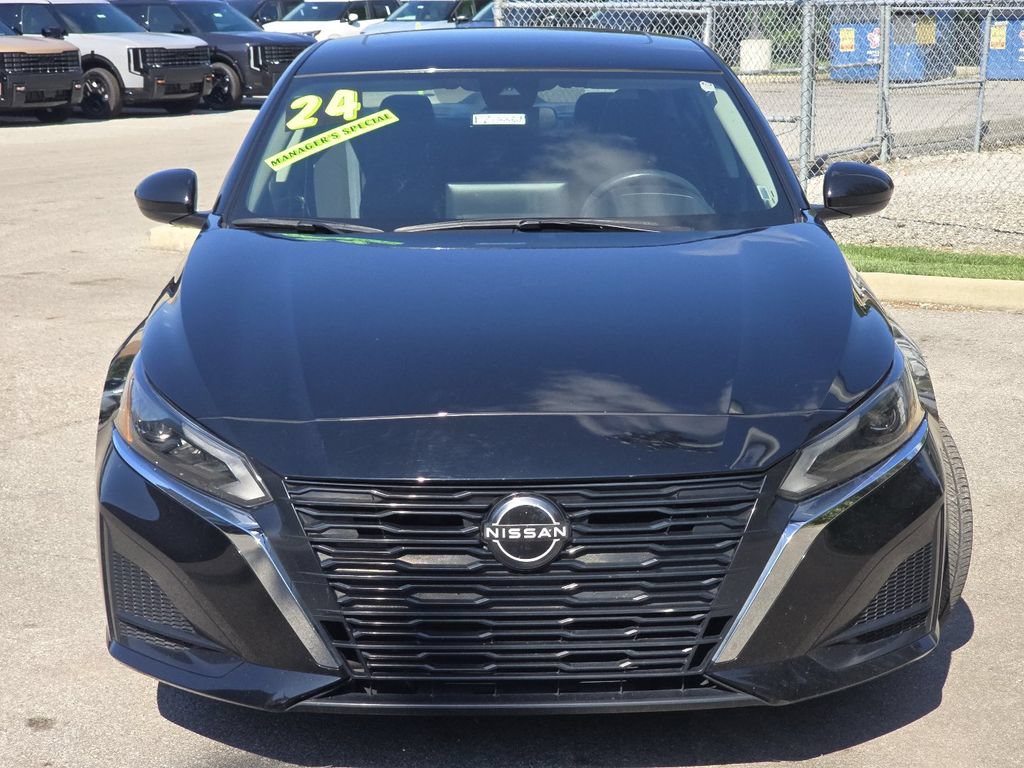 Used 2024 Nissan Altima 2.5 SV w/ SV Premium Package FWD image 10