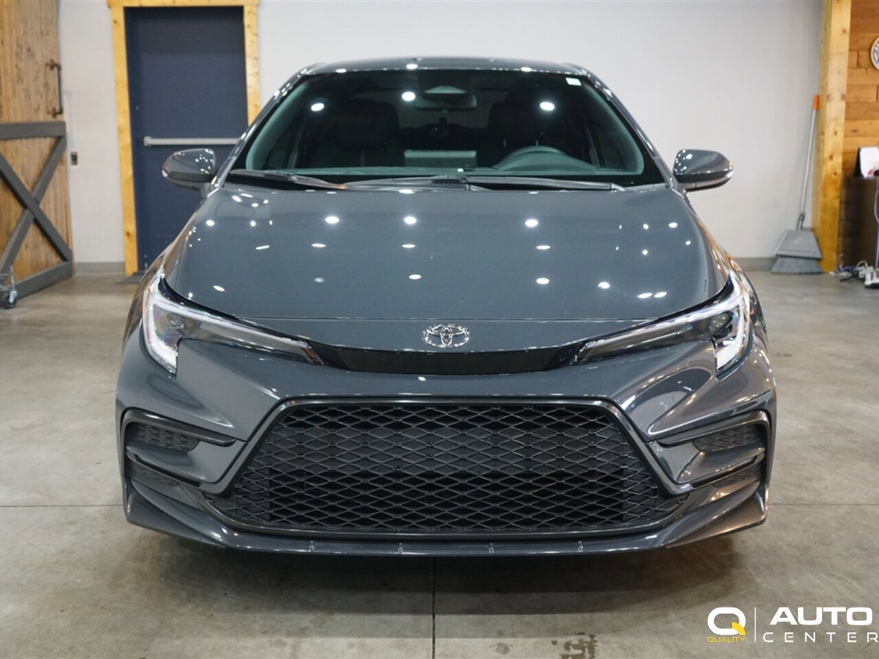 Used 2024 Toyota Corolla SE image 2