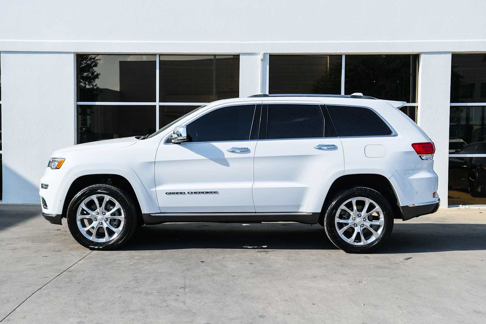 Used 2021 Jeep Grand Cherokee Summit AWD/4WD image 18