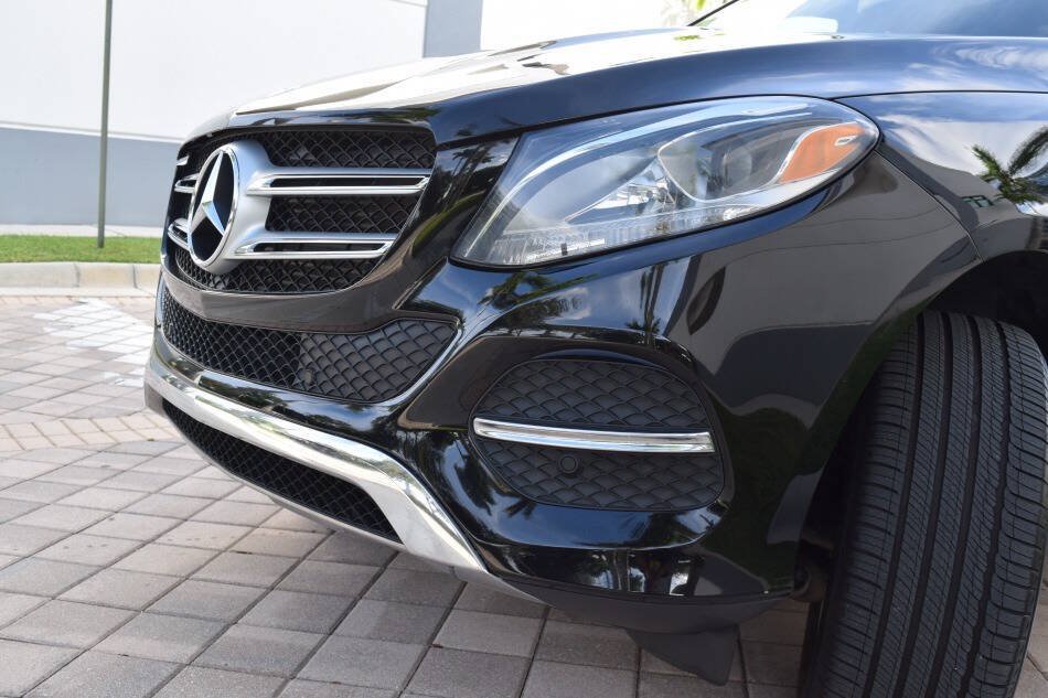 Used 2016 Mercedes-Benz GLE 300d 4MATIC w/ Premium Package image 14