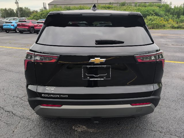 Used 2025 Chevrolet Equinox LT AWD/4WD image 3