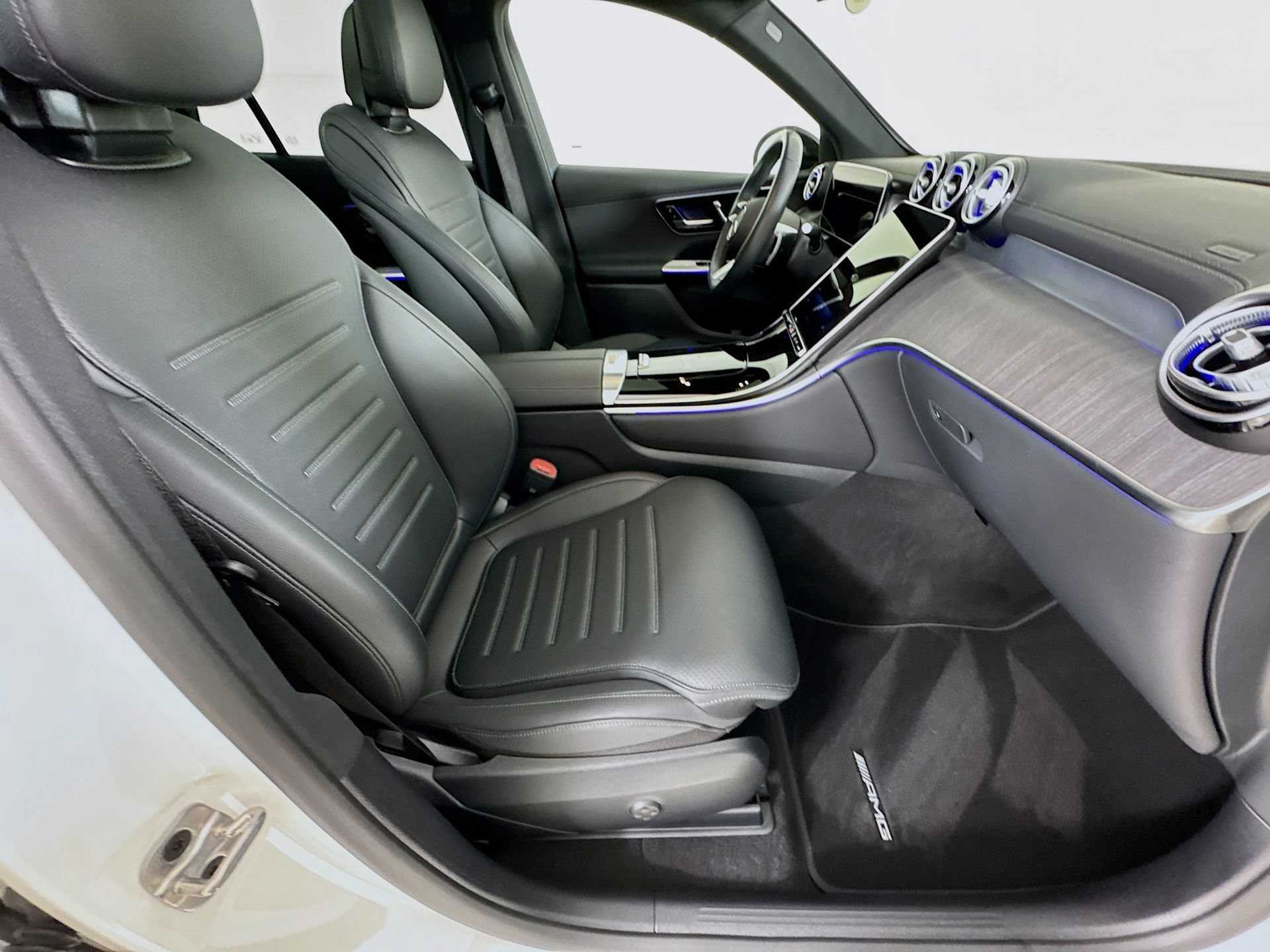 Certified 2025 Mercedes-Benz GLC 300 image 31