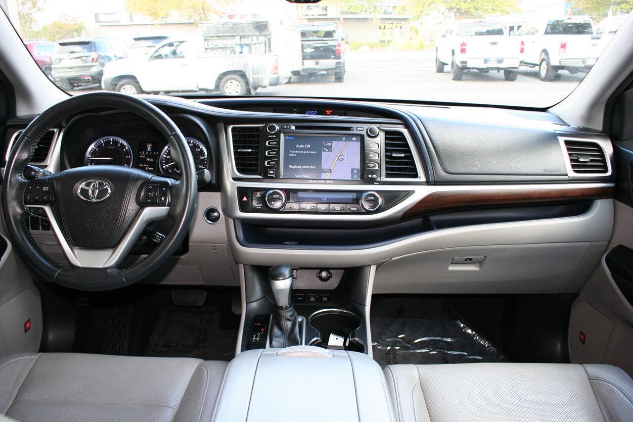 Used 2016 Toyota Highlander Limited AWD/4WD image 14