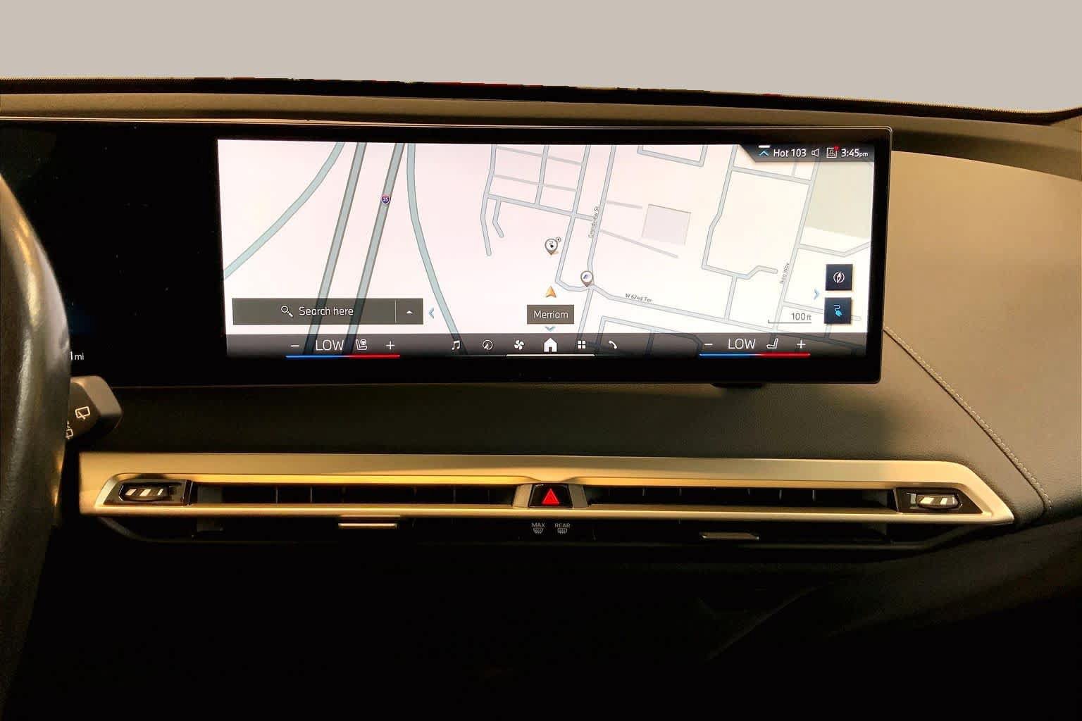 Used 2024 BMW iX xDrive50 w/ Sport Package AWD/4WD image 6
